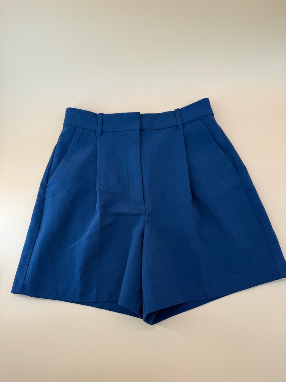 Abercrombie & Fitch High-Rise Tailored Women’s Shorts in Navy Blue‎